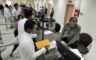 حقيقة قرار استحصال المقابل المالي للمرافقين والمرافقات