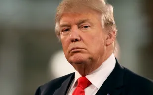 ترامب يعتزم بيع لوحة رسمها في مزاد علني.. شاهدها الآن