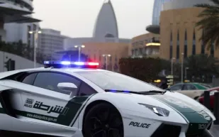 شرطة دبي رصد إلقاء أعقاب السجائر بوضع كاميرات على البنايات