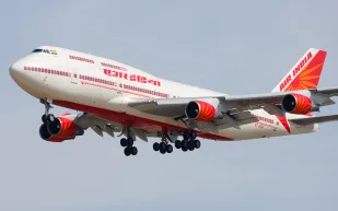 القبض على مضيفي طائرة هندية بجدة وهذا هو السبب