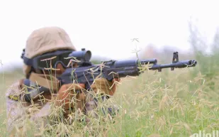 فيديو| تركي بن طلال يقبل جبين المقدم الشواف بعد مغادرته العمليات