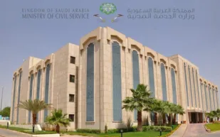 «#الخدمه_تطالب_بالاحلال».. هل تتحقق آمال السعوديين بالتوطين في الجامعات؟ 
