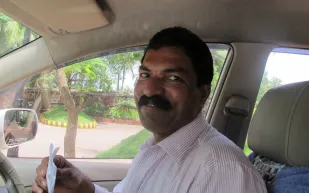 فيديو| عمل إنساني يقوم به مقيم هندي مع مسنة سعودية لمدة عامين