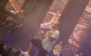 فيديو وصور| كيف أنهي الهضبة جدل «برج الحوت» في حفلته بالساحل؟