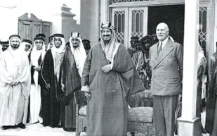 من هو اللاجئ السوري الذي أصبح مقربا من الملك المؤسس ومستشاره الخاص؟