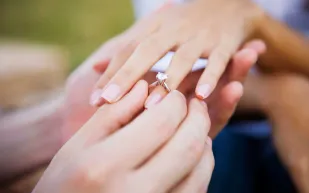 معضلة خاتم الزفاف.. ما تحتاج لمعرفته عن المعادن المستخدمة