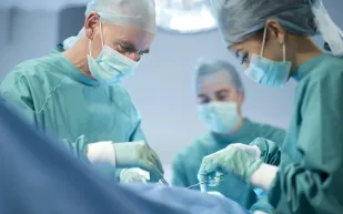 أغرب الأشياء التي وجدها الجراحون في أجساد المرضى