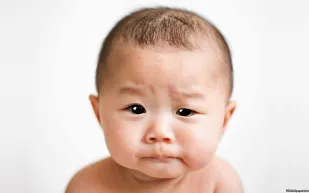 ما علاقة هذا الطفل الصيني بلعبة فيديو على الهواتف؟