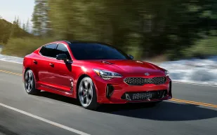 شركة كيا تخطف الأنظار بسيارة ستينجر