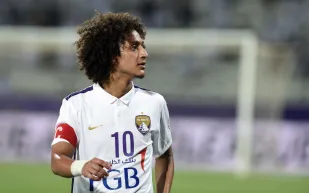 عموري نجم العين الإماراتي سيحلق شعره كاملاً بسبب الخسارة من الهلال السعودي