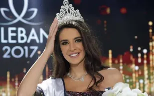 بيرلا الحلو ملكة جمال لبنان 2017 طالبة في إدارة الأعمال