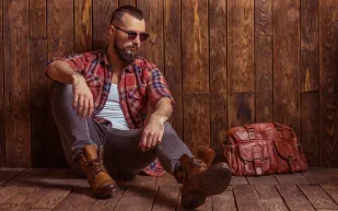 لكل رجل بلغ عقده الثالث.. هذا ما يليق بك 