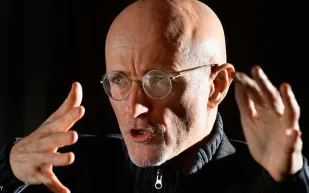 أحدث تطورات أول عملية زراعة رأس بالعالم (فيديو)