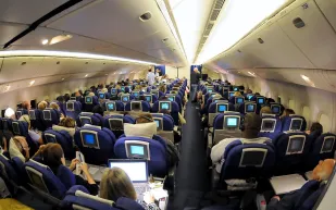 فيديو لحظات الموت الركاب يودعون أحبابهم برسائل أثناء خلل بالطائرة