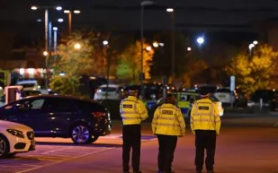 اعتقال مسلح احتجز رهائن بمركز ترفيهي في بريطانيا اعتقال مسلح احتجز رهائن بمركز ترفيهي في بريطانيا