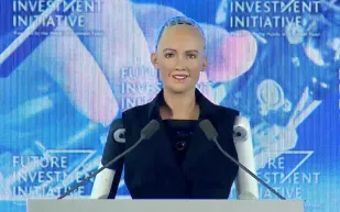 فيديو| «صوفيا» سعودية.. أول روبوت في العالم يحصل على جنسية وجواز سفر