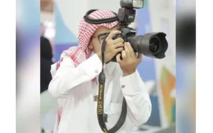 مصور الزيارة الأخيرة لـ منصور بن مقرن ترك مقعده لمحافظ محايل ونجى من الموت