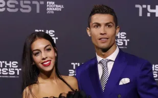 الرابع..رونالدو اصبح والدا لأربع أطفال (صورة)