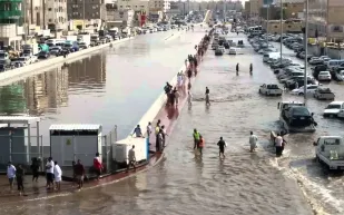 شاهد| كيف واجهت جدة كوارث السيول علي مدار السنوات الماضية؟