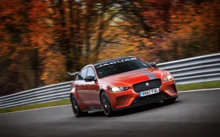جاكوار XE SV Project 8 الأسرع عالمياً ضمن فئة سيارات السيدان ذات الأربعة أبواب