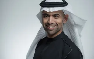 حسام القرشي: المكان الذي لا يضيف إليّ أغادره فورًا (حوار)