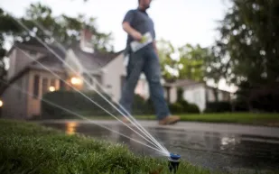 تشديد على ترشيد استهلاك المياه وعقوبات للمخالفين