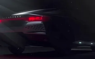 سيارة تعتمد على الطاقة الشمسية بالكامل في 2019 (فيديو)