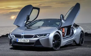 BMW تكشف عن سياراتها الرياضية الهجينة i8 رودستر 2019