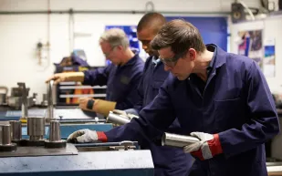 إنفوجراف | أكثر 10 شعوب في العالم إنتاجاً وعملاً