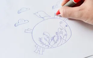 إنفوجراف| ماذا تكشف «خربشاتك» عن شخصيتك؟