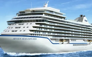 مزينة بأوراق الذهب وكريستالات عالمية.. شاهد أفخر سفينة سياحية في العالم