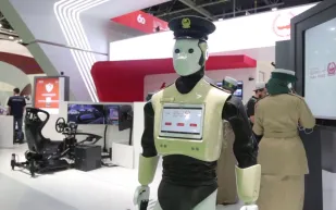 هذا أول مركز شرطة آلي مدعوم بتقنيات الذكاء الصناعي في الصين!