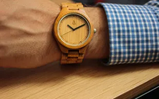 للتميز والفرادة.. إليكم أجمل الساعات الخشبية 