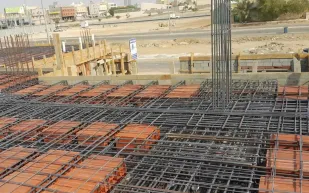 شاهد| رجل ينجو من الموت بأعجوبة