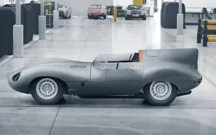 بعد 62 عام.. «جاغوار» تعيد إحياء سيارة سباق من نوع D الشهيرة (فيديو)