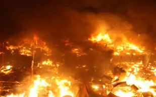 بالفيديو.. شاهد لحظة انفجار ناقلة غاز وتحول طريق سريع لجحيم 