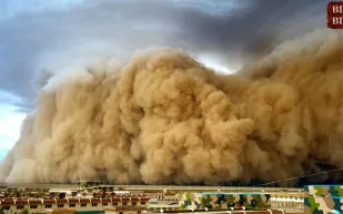 طيار يصور عاصفة رملية على ارتفاع 30 ألف قدم