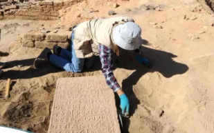 تعرف على مكان اكتشاف أكثر من 3 آلاف قطعة أثرية في السعودية