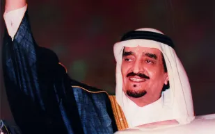 فيديو : شاهد الملك فهد يمازح مريضاً استعاد بصره بعد 35 عاماً 