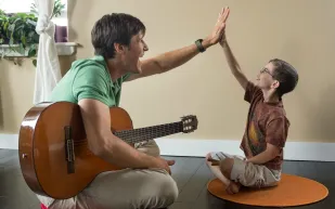 العلاج بالموسيقي.. العلاج البديل لمرضى السرطان