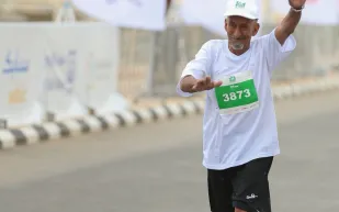 فيديو| أكبر متسابق يكشف عن أسلوب حياته