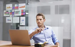 إنفوجراف| موظف بدوام كامل أم جزئي.. أيهما أفضل لشركتك؟