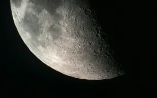 للمرة الأولى.. إطلاق شبكة للهواتف المحمولة على سطح القمر 