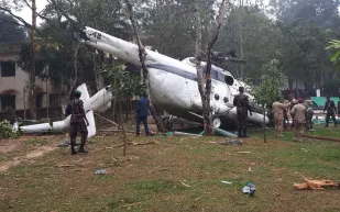 فيديو مروع 3 قتلى في سقوط طائرة هليكوبتر على منزل في كاليفورنيا