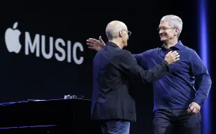 تعرف على أهم المحطات في تاريخ آبل بعيد ميلادها الـ 42 