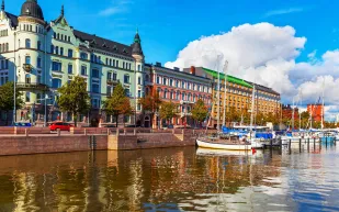 مهرجانات وألوان.. كيف تجذب «هلنسكي» روادها في الفصول الأربعة ؟