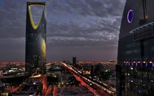 إنفوجراف| تعرف على متوسط رواتب السعوديين والأجانب في 2017