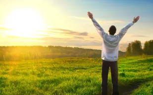 إنفوجراف| هل تبحث عن السعادة ؟.. إليك 5 مبادئ تجعلك تعيشها بسهولة