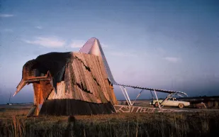 منزل البراري ذو المرج الأخضر في أوكلاهوما.. تحفة فنية