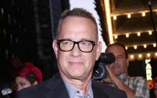 «Bios» يُعيد توم هانكس للسينما من جديد 